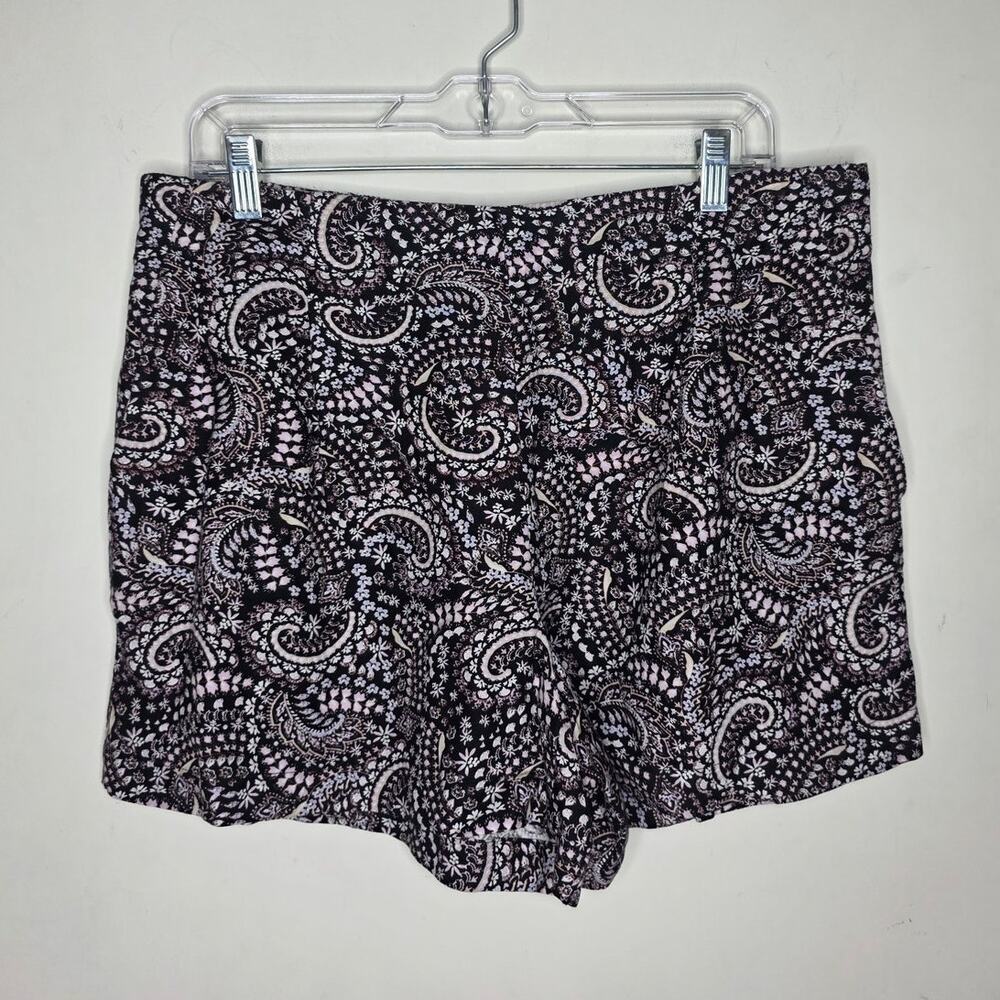 NWT Ann Taylor Loft black white paisley flowy shorts - large